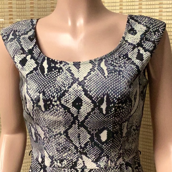 LONDON TIMES DRESS - Picture 2 of 9